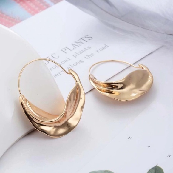 New! Crescent Flower Basket Earrings - Picture 2 of 15